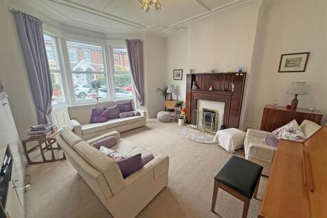 Living room 2.jpg