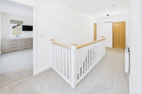 CAM02093G0-PR0051-STILL007