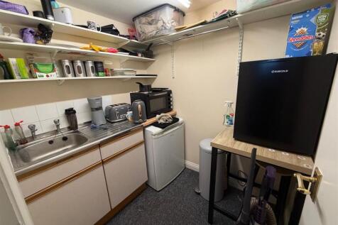 KITCHENETTE