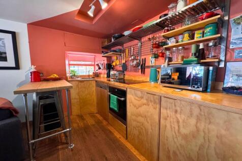 Kitchen / Lounge