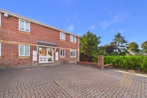 2-bed flat on Whitehall Close, Colchester, CO2, £1,200/mo