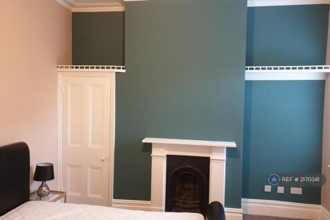 Upstairs Middle Bedroom