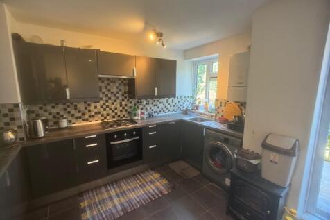 Beechwood Drive, Woodford Green, Essex, IG8 photo 4