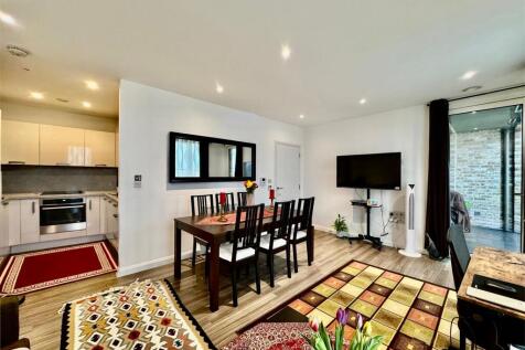 Open plan Kitchen/lounge/dining area
