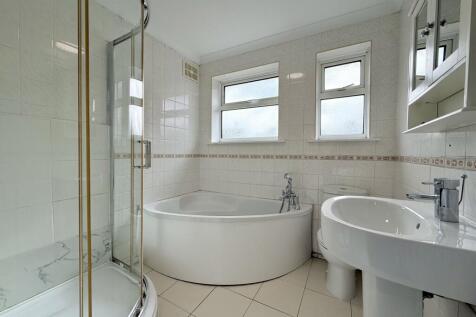1st Floor Bathroom