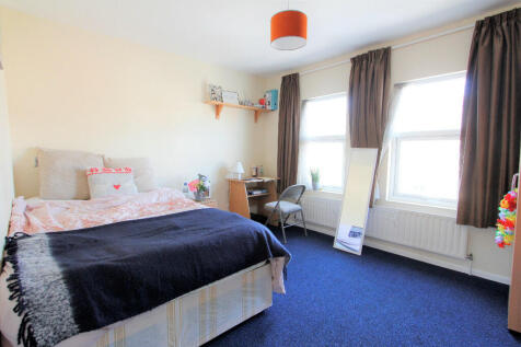 4-bed terraced on Pitcroft Avenue, Reading, Berkshire, RG6, £2,840/mo