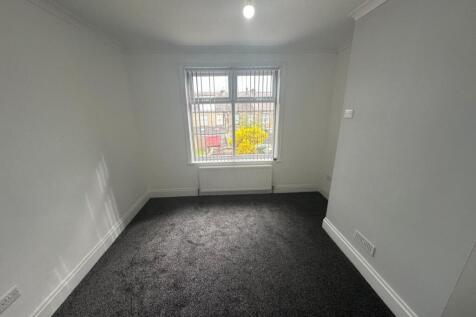 Grange Avenue, Huddersfield, West Yorkshire, HD2 photo 4