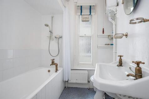 A21 - 37 Above Town Dartmouth - 220712.jpg