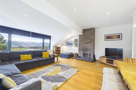 Sitting Room &amp; Dining Area