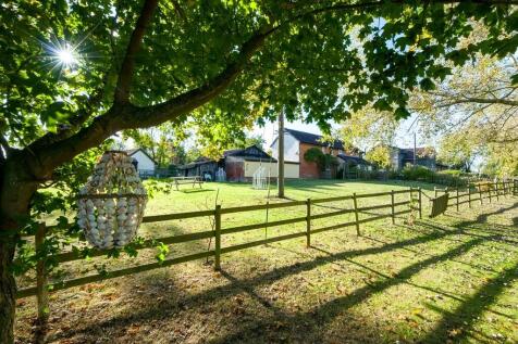 1440px-Upper Lang...