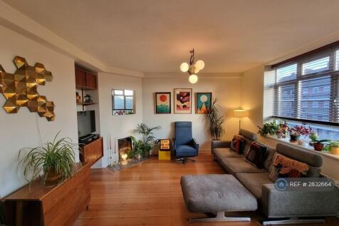 Open Plan Lounge / Kitchen