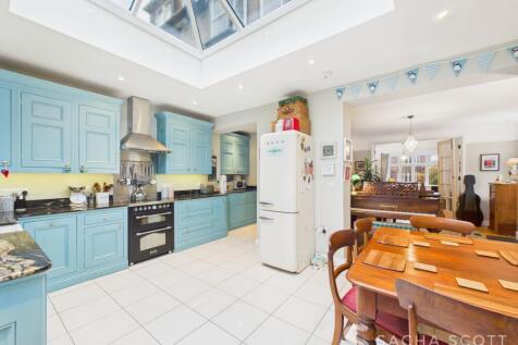 Kitchen / Breakfast Room