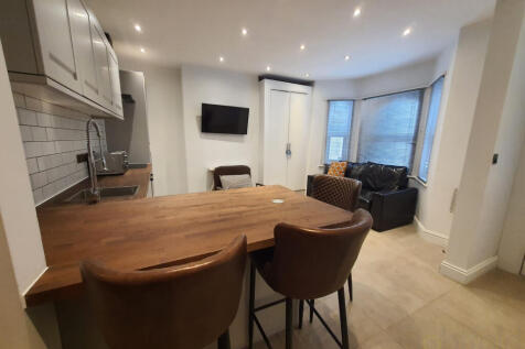 1-bed terraced on Preston Road, Brighton, £850/mo