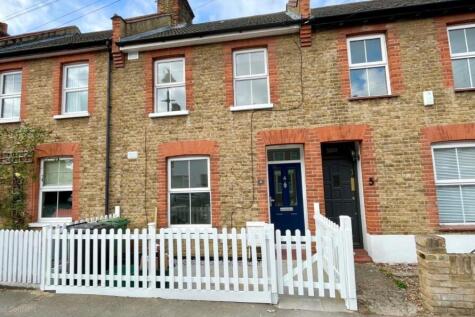 3 bed terraced house to rent Adelaide Road, Chisl