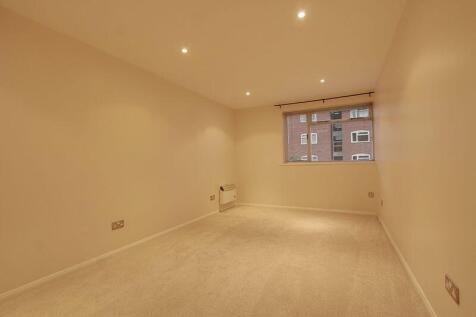 Cobblers Close, Blackpond Lane, Farnham Royal, Buckinghamshire £1390pcm  photo 4