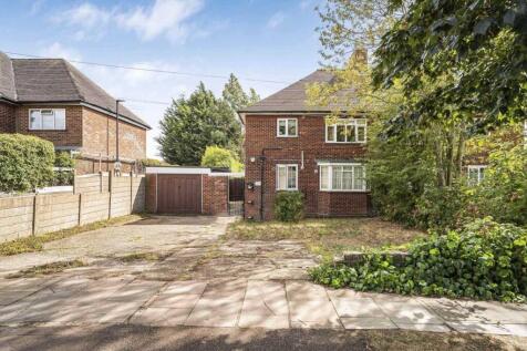GARAGE WITH OWN DRIVE &amp; OFF STREET PARKING: