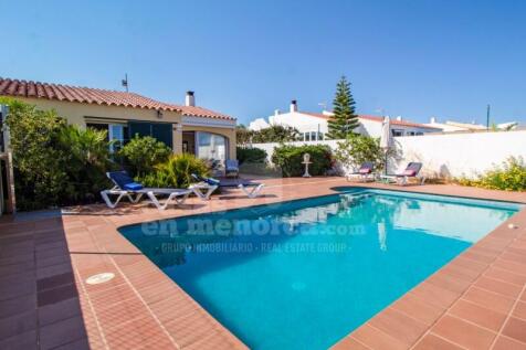 Villa with sea views in Cala Llonga