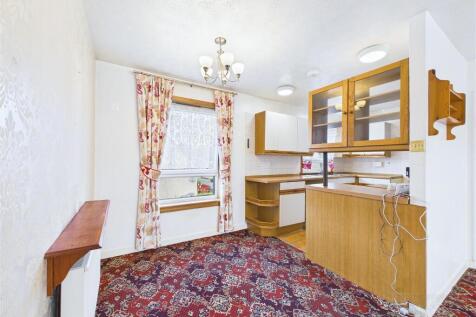 Sitting Room &amp; Dining Area