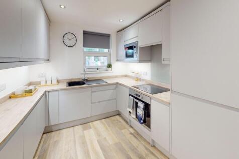 4-bed flat on Flat 10, The View, New Street TR11 3LQ, £715/mo