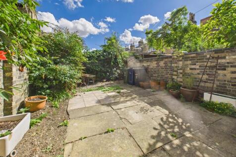 CAM02545G0-PR0486-STILL028