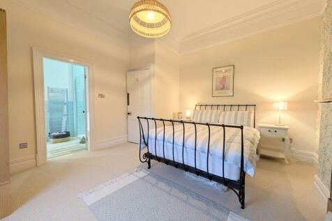 Golf Open 2026 - Burlington Road, Birkdale - Sleeps 8 - Extended Stays Available photo 5