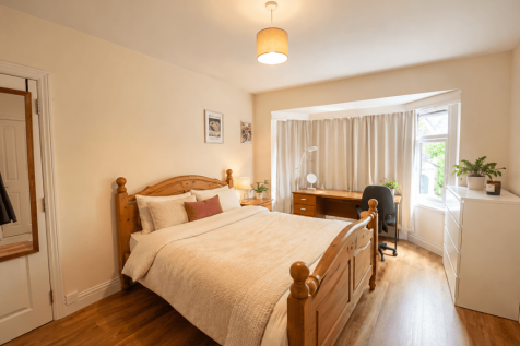 5 Bedroom Semi-Detached House HMO