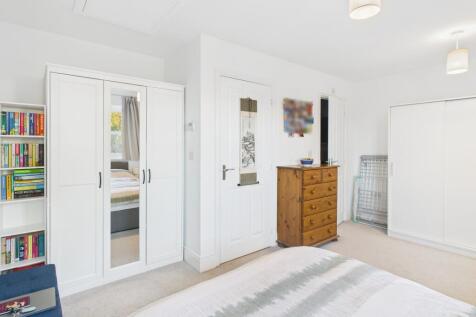 CAM02519G0-PR0361-STILL009