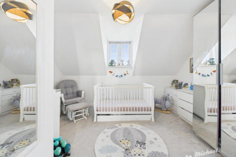 CAM03852G0-PR0483-STILL010