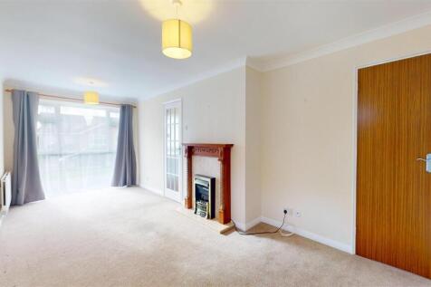 Saltdean Close, 1 Living Room.jpg