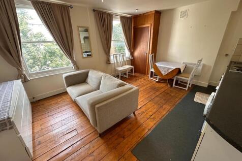 Beautifully Presented One-Bedroom Flat Near Highb