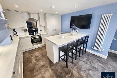 Batley, WF17 - property photo