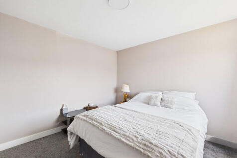 CAM01354G0-PR0563-STILL007