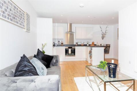 Marketfield Way, Redhill, Surrey, RH1 photo 3