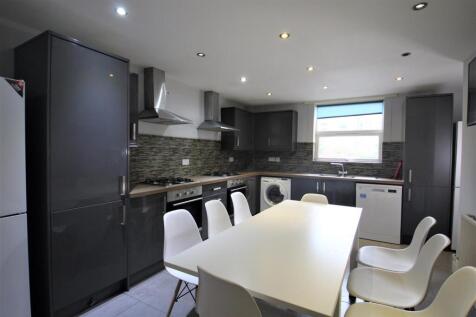 Hyde Park Road, Hyde Park, Leeds, West Yorkshire, LS6 photo 3