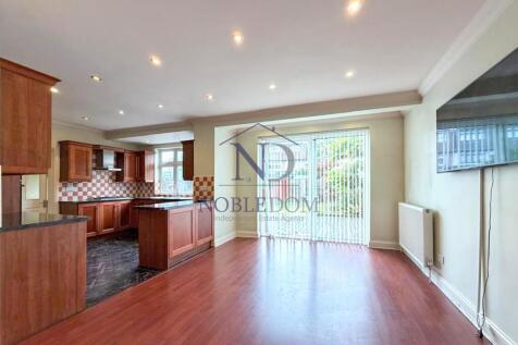 Bryanston Avenue, Twickenham, TW2 photo 5