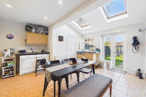 CAM03259G0-PR0258-STILL009