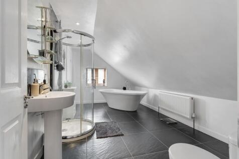 Jack &amp; Jill Bathroom