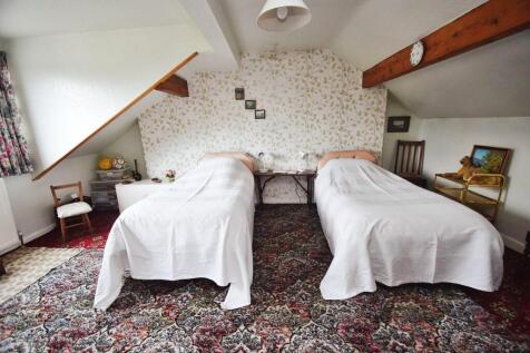 f7b18c0b-Bedroom ...