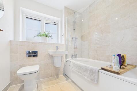 CAM01354G0-PR0468-STILL003