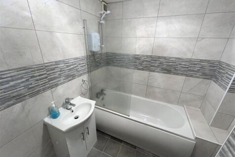 Bathroom 2.jpg