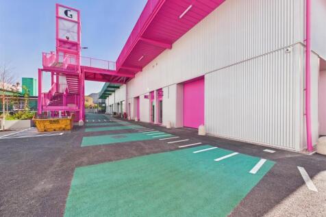 CAM04237G0-PR0292-STILL007.jpg