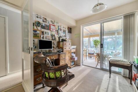 Ground floor bedroom/study