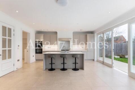 Barrons Chase, Richmond, Kingston Upon Thames photo 5