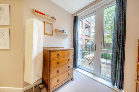 1375928-19-690b33...