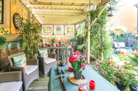 Covered Deck &amp; Terrace