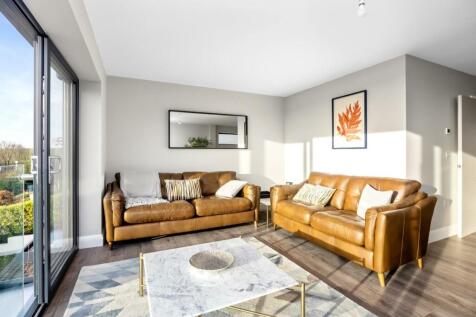 Warren Road, lounge 5 .jpg