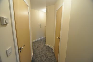 ENTRANCE/VESTIBULE