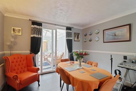 Dining room 2.jpg