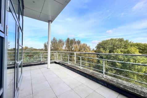 2 Bed two bath flat to rent in Harlow, Maxwellprop