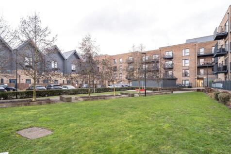 Marina Court, EN9